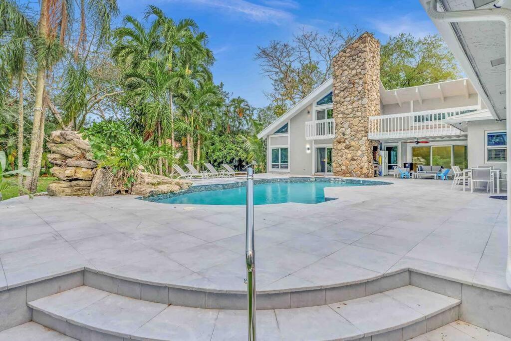 Rare Hidden Getaway Heated Pool 1.5 Acres! Sleeps 16 Villa Форт Лодърдейл Екстериор снимка