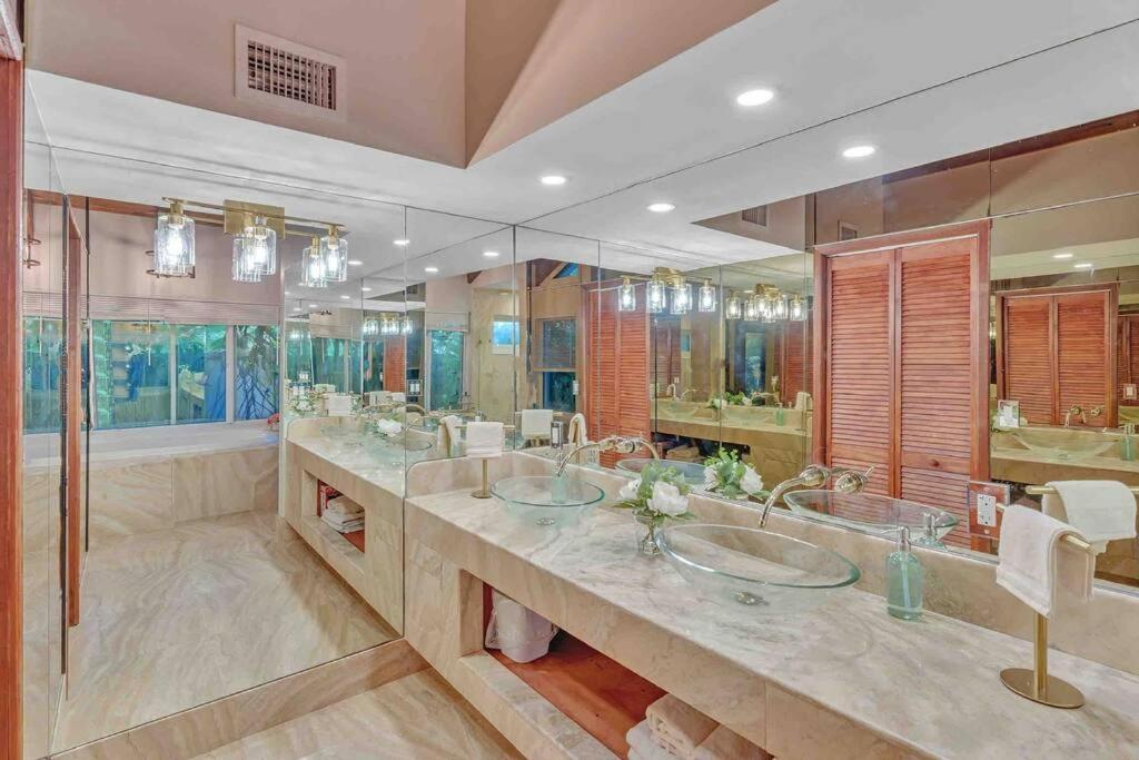 Rare Hidden Getaway Heated Pool 1.5 Acres! Sleeps 16 Villa Форт Лодърдейл Екстериор снимка