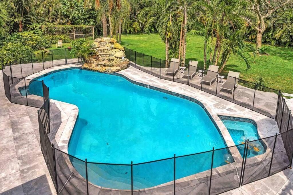 Rare Hidden Getaway Heated Pool 1.5 Acres! Sleeps 16 Villa Форт Лодърдейл Екстериор снимка