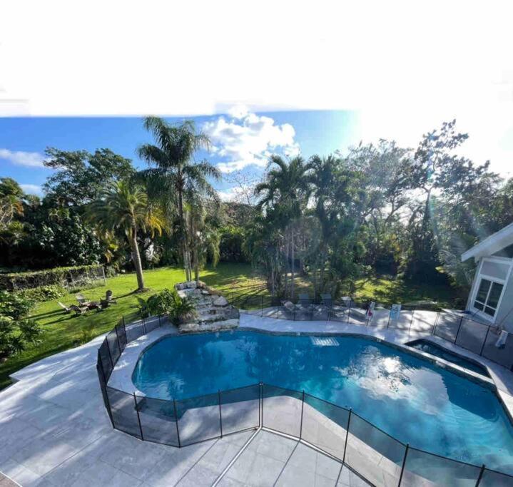 Rare Hidden Getaway Heated Pool 1.5 Acres! Sleeps 16 Villa Форт Лодърдейл Екстериор снимка
