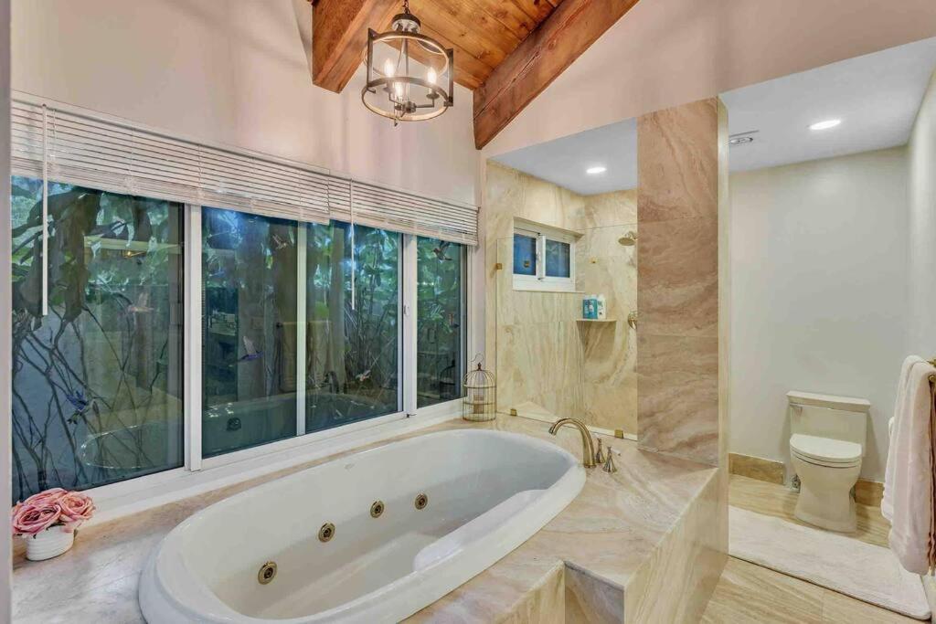 Rare Hidden Getaway Heated Pool 1.5 Acres! Sleeps 16 Villa Форт Лодърдейл Екстериор снимка
